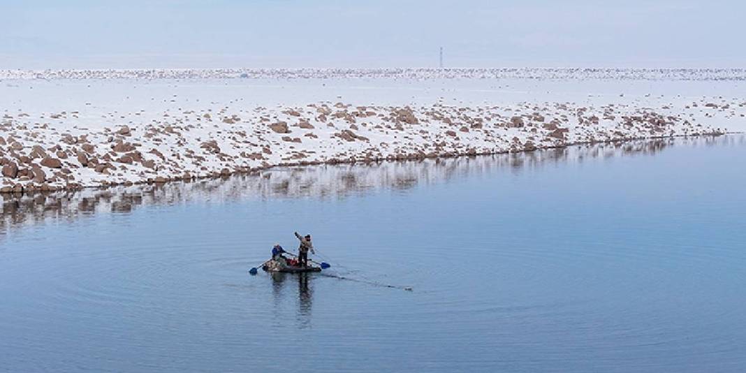 Kar ve soğuk dondurdu, buz üstünde av başladı! Ne kadar çok kar o kadar çok balık: Bereket daim olsun 6